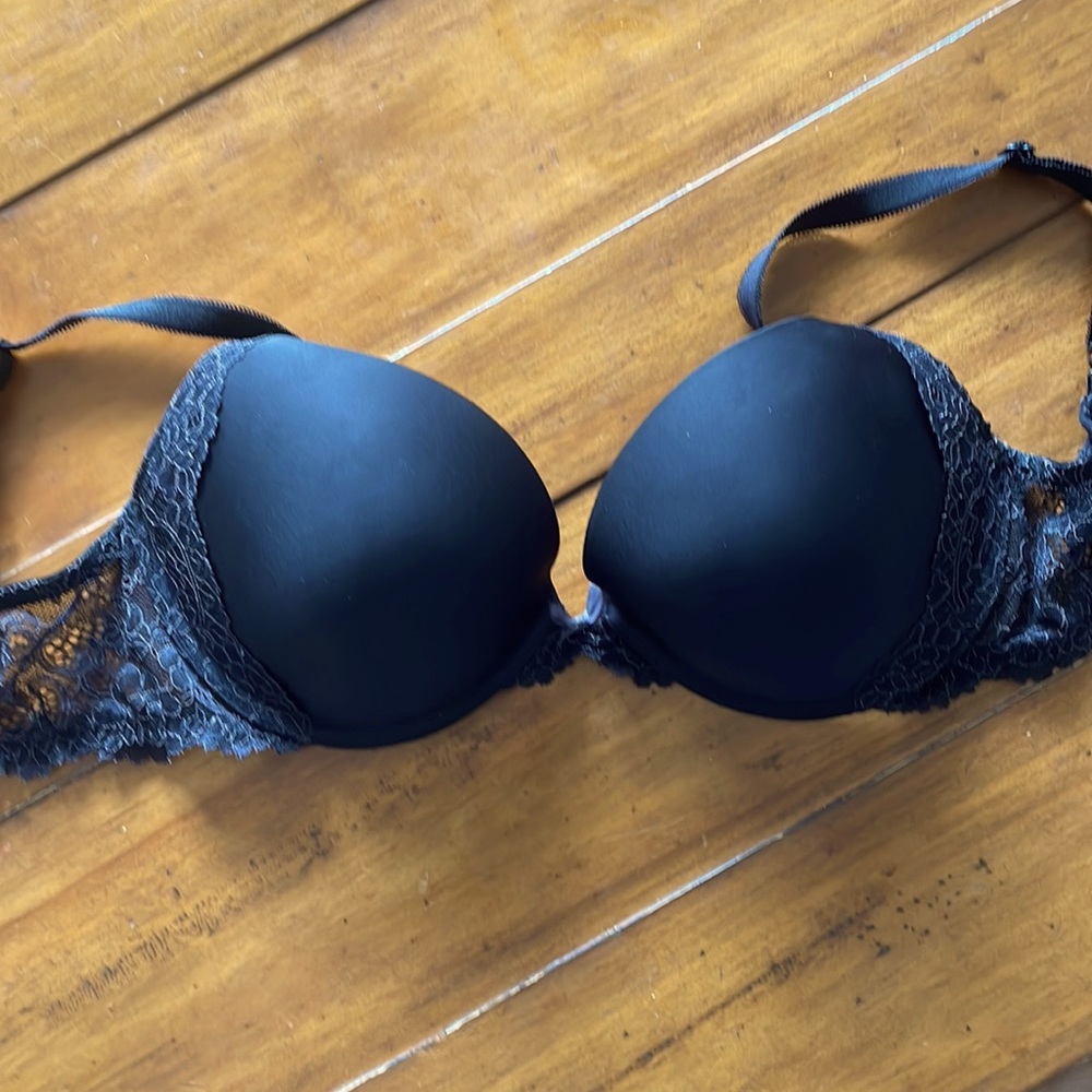 Victoria’s Secret 32DD like new!
